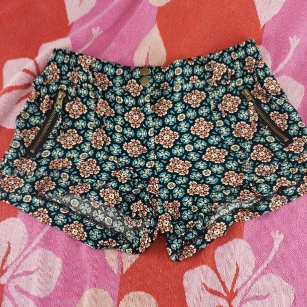 American Rag Bold Floral Print Elastic Drawstring Waist‎ Size Small Shorts - Picture 8 of 8